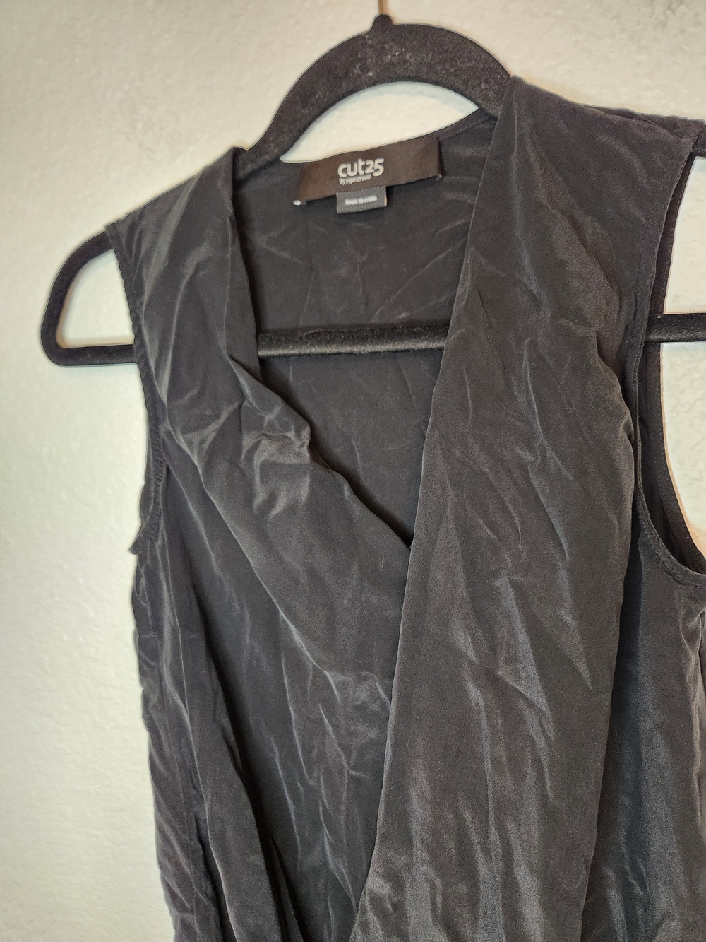 Cut25 size 0 sleeveless top with a draped cowl neckline 100% Silk style 131933 - Picture 3 of 11